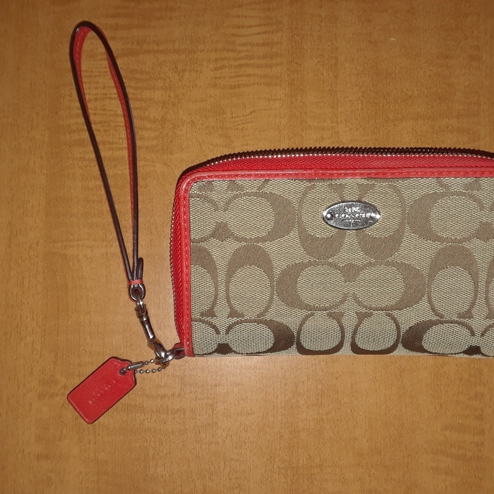 Coach wristlet - Picture 2 of 7